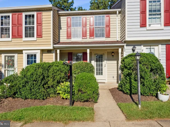 1657 Fieldthorn Dr, Reston, VA 20194
