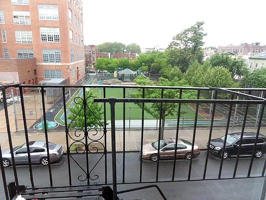 Rented by R New York | media 4