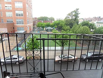 Rented by R New York