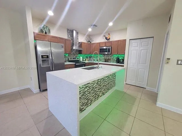 5 bed, 3.0 bath, 2550 sqft, $4,500 — Photo 4