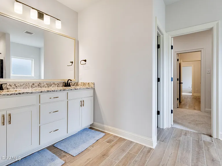 107 Interpreter St — Photo 10