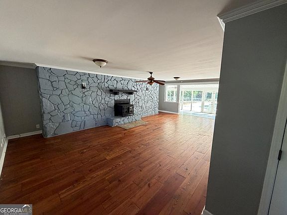 5th image of 75 Price Dr W