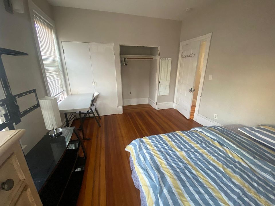 2nd image of 1000 Memorial Dr APT 1