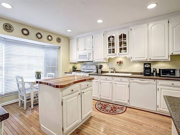 4th image of 3029 Federal Hill Dr