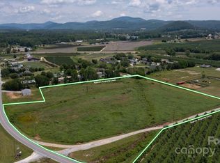 999 Pace Rd, Hendersonville, NC 28792