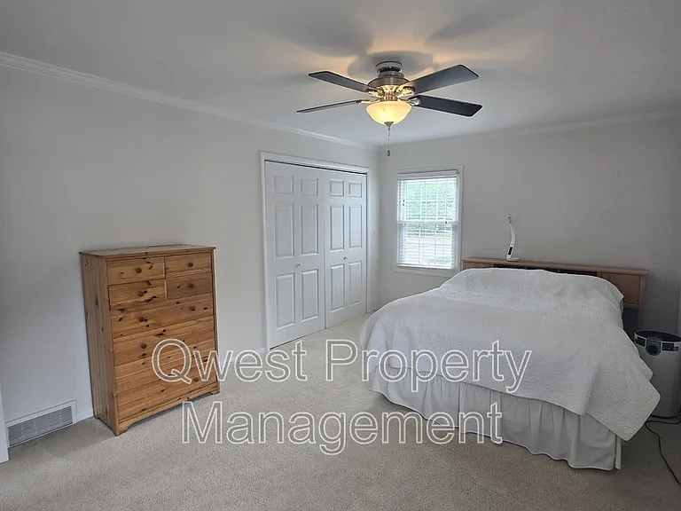2236 Elmwood Dr SE — Photo 14