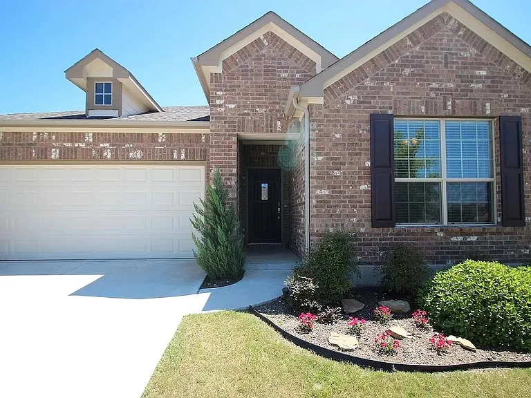 3005 Angelina Ct — Photo 2
