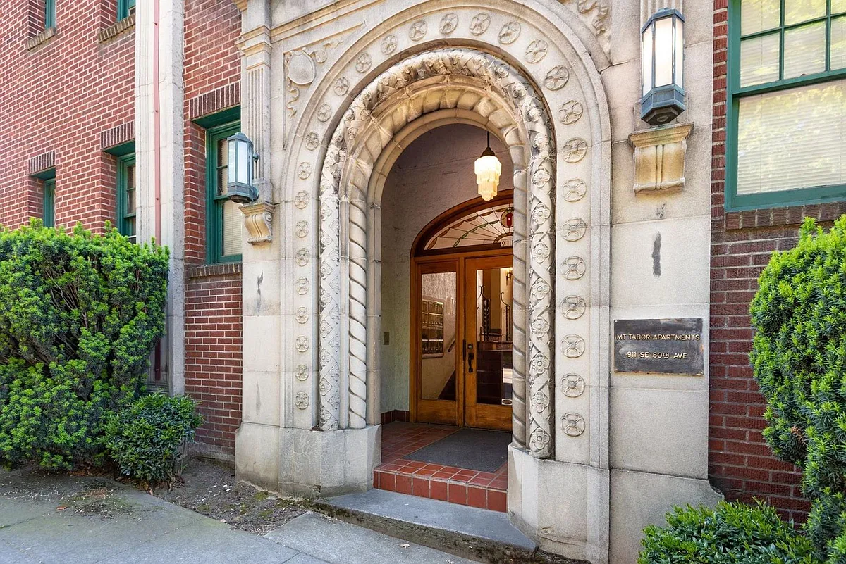 Building Photo - 911 SE 60th Ave