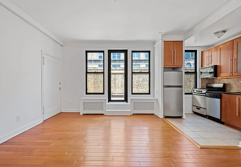 52 Clark St #9F — Photo 3