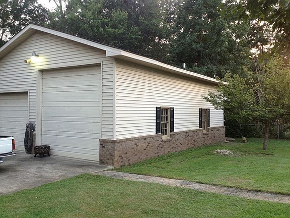 2 bay shop- one bay large enough for RV