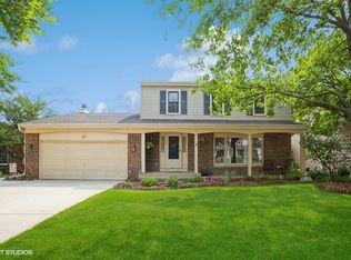 55 Wildwood Dr, Roselle, IL 60172