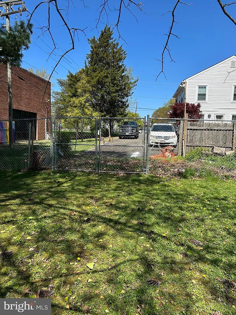 2419 Beacon Hill Rd photo 1