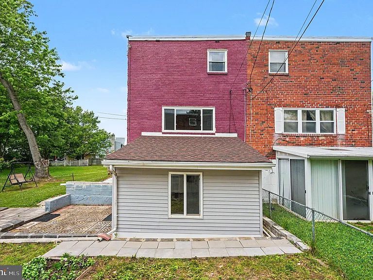 653 Franklin St — Photo 36