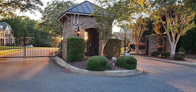 1st image of 1223 Lancashire Dr