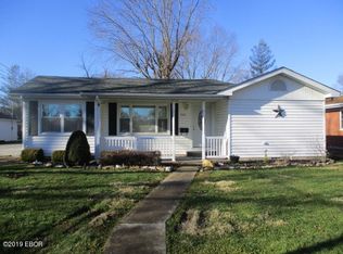 717 N Mill St, Flora, IL 62839