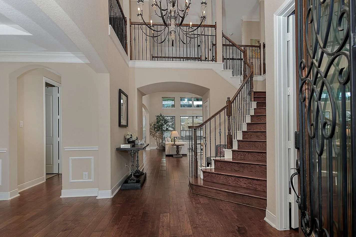 4 bed, 5.0 bath, 4054 sqft, $6,000 — Photo 4