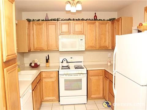 Kitchen, all appliances stay