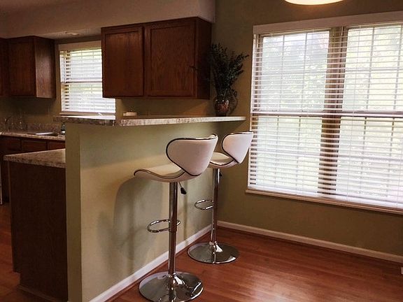 5th image of 608 W Glen Arbor Way