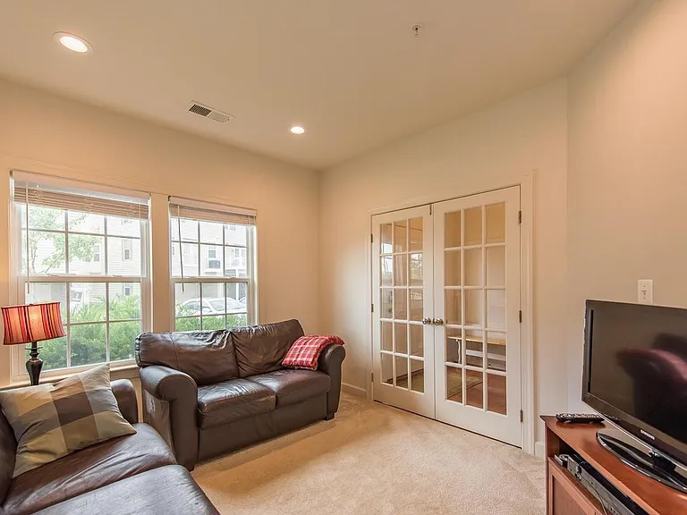 10515 Old Ellicott Cir — Photo 3