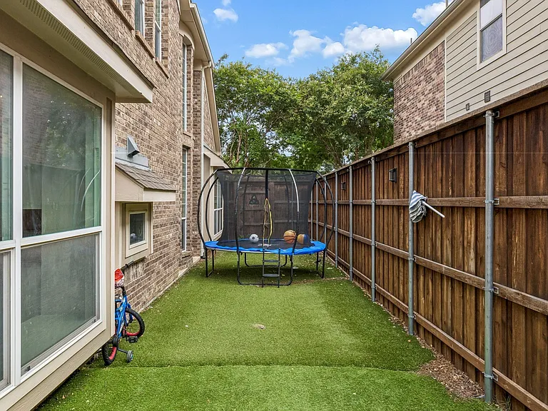 2245 Jaguar Dr — Photo 32