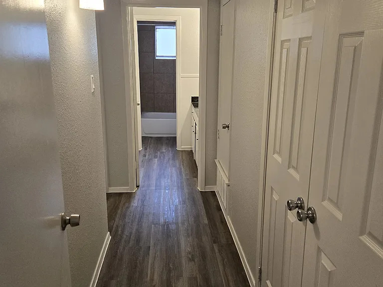Alamo Apartments — Photo 34