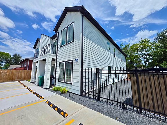 4th image of 3915 Tuam St #B