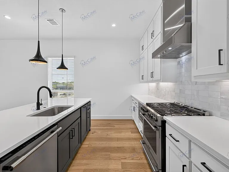 131 Thornton St — Photo 6