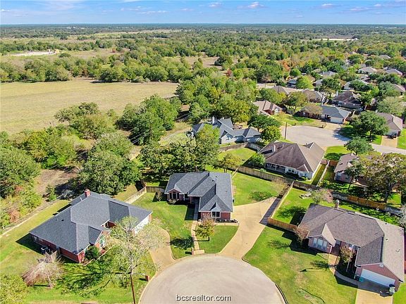 2nd image of 6204 Kingston Cir