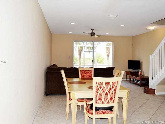5th image of 2445 Pasadena Way