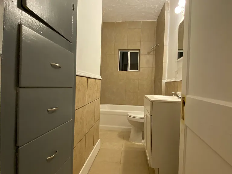 2715 N Virginia Ave — Photo 3