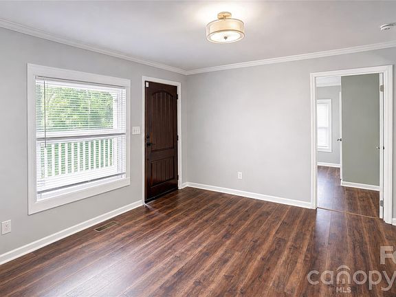 5th image of 1240 Piedmont Dr NW