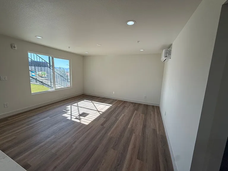 1565 Carlin St — Photo 5