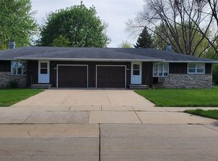 1383 Maricopa Dr, Oshkosh, WI 54904