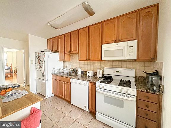 2nd image of 2601 Pennsylvania Ave APT 806