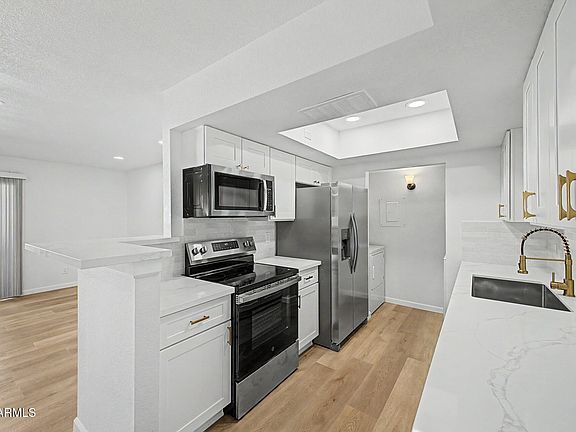 2nd image of 4608 W MARYLAND Avenue #201