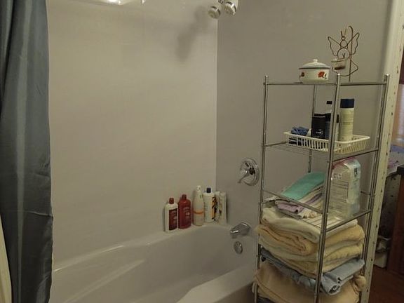 Newly Renovated Guest Tub