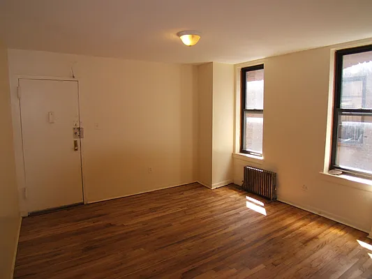 Rented by Joel Weisz, LREB | media 3