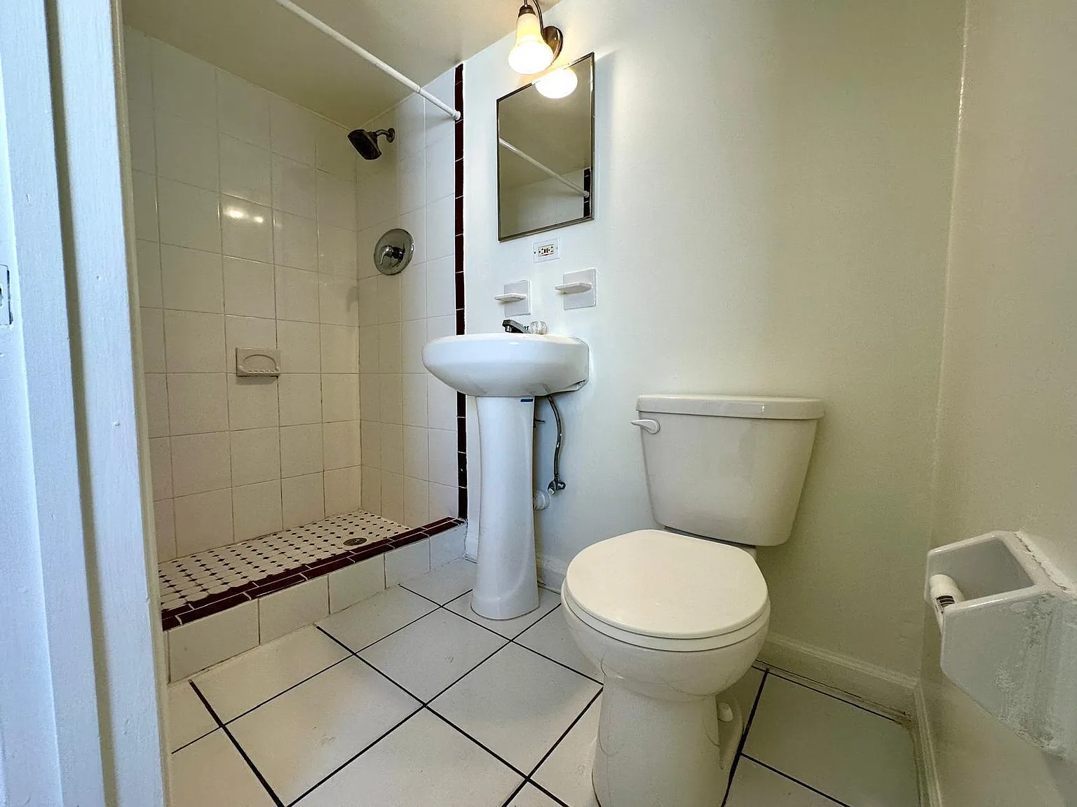 Studio, 1.0 bath, 750 sqft, $1,500 — Photo 2