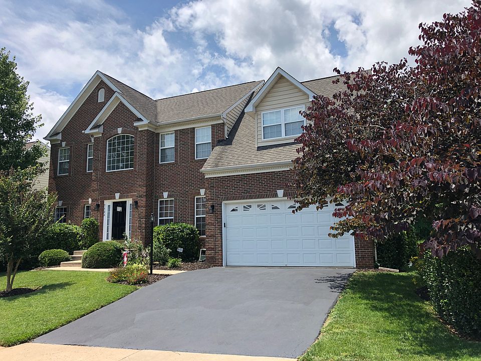 5 BEDROOMS 4 AND 1/2 BATH