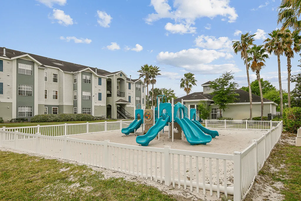 Waterford Pointe Apartments — Photo 4