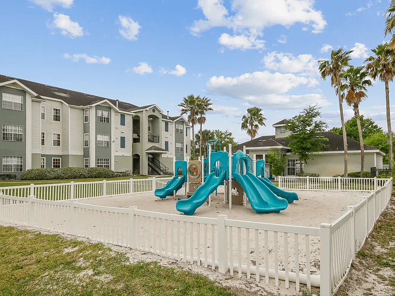 Waterford Pointe Apartments — Photo 4
