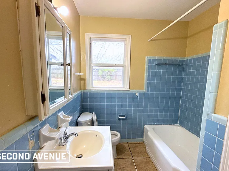 2328 3rd St NE — Photo 15