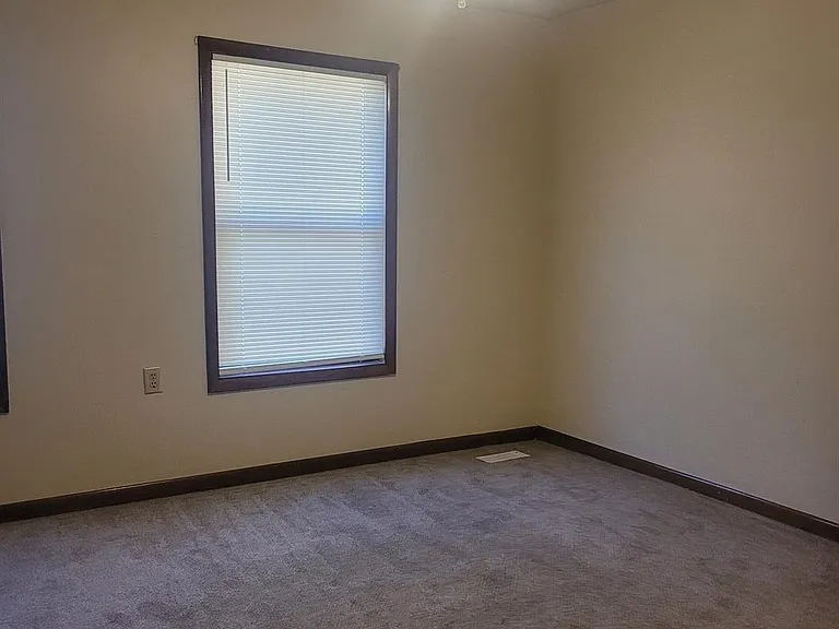 1208 Huntsman Ct — Photo 11