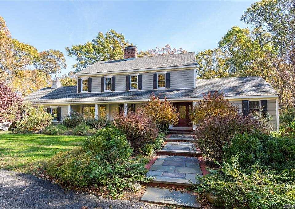 1st image of 28 Fiddlers Green Dr