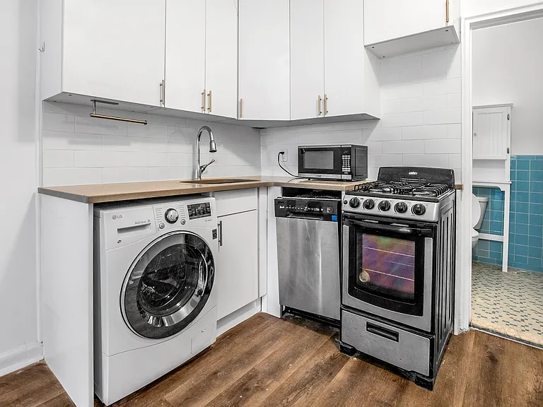 223 E 74th St #2D — Photo 4