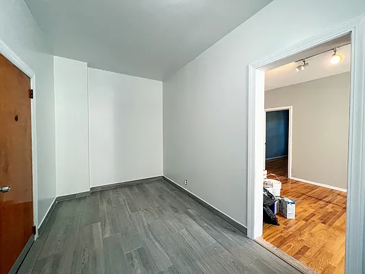 Rented by Realty 2000 Corp | media 11