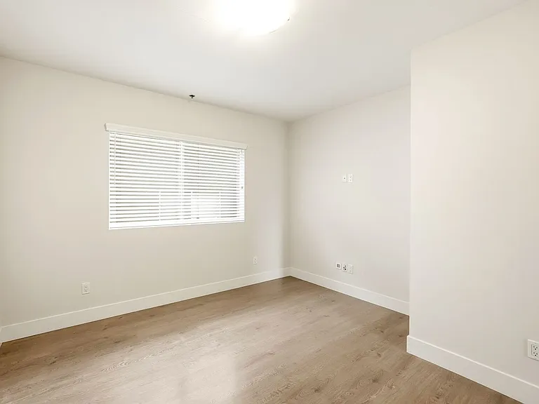 11305 Moorpark St — Photo 18