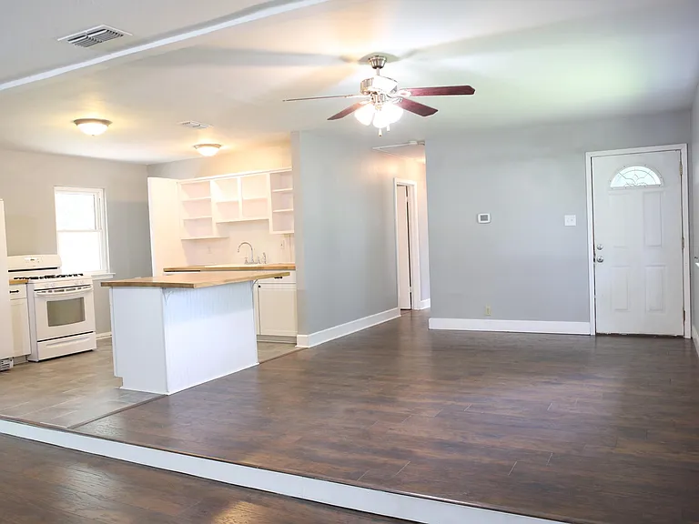 3908 Atlas Dr — Photo 3