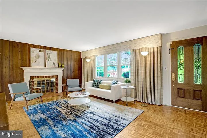 4 bed, 2.5 bath, 2133 sqft, $3,500 — Photo 3