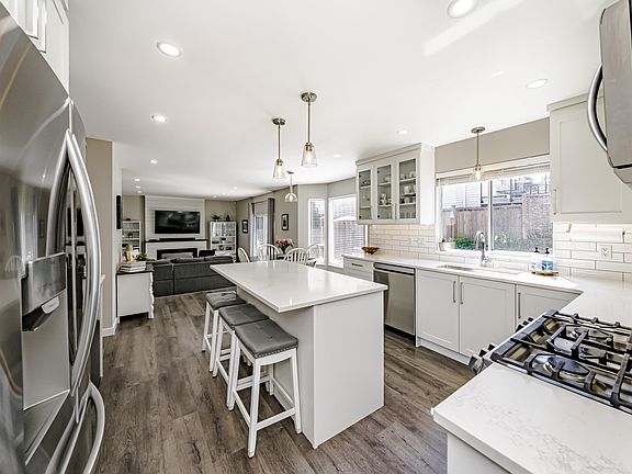 5th image of 1328 Honeysuckle Ln